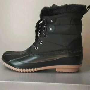 Cloudwakers wide fit snow boots new with box size 11